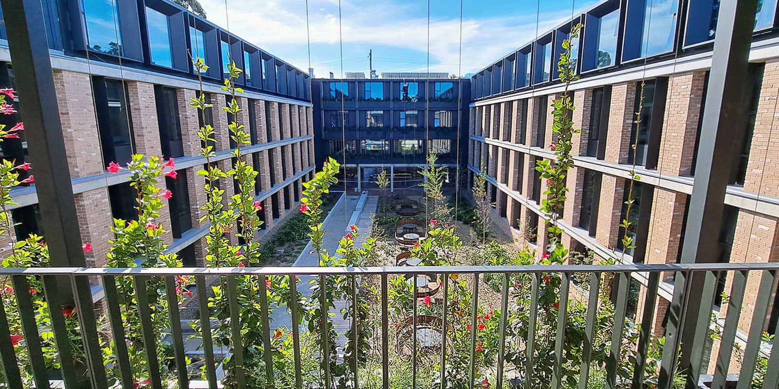 Iglu Summer Hill courtyard